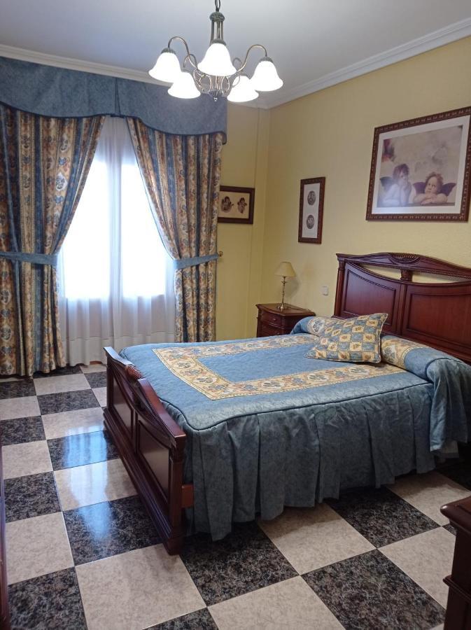 Apartamento Turistico Antigua Universidad Almagro Exterior photo